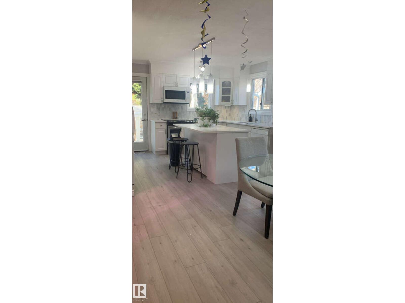 83 Lorraine CR, St. Albert