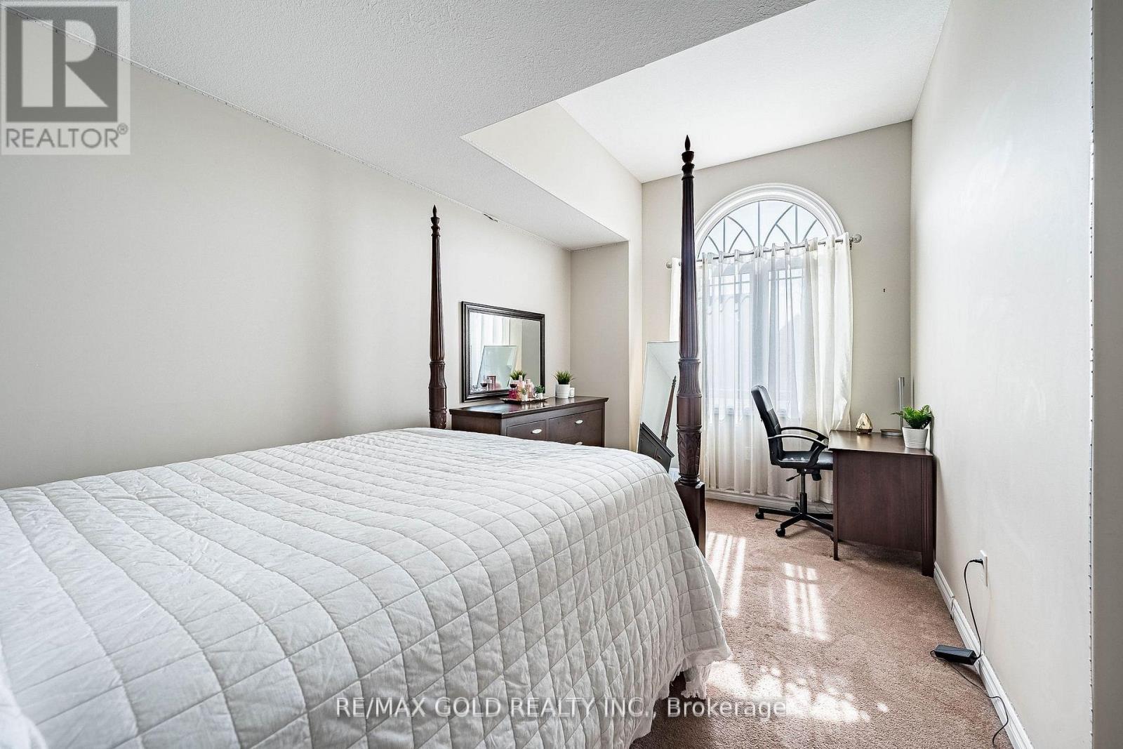 74 WALKER BOULEVARD - 27
