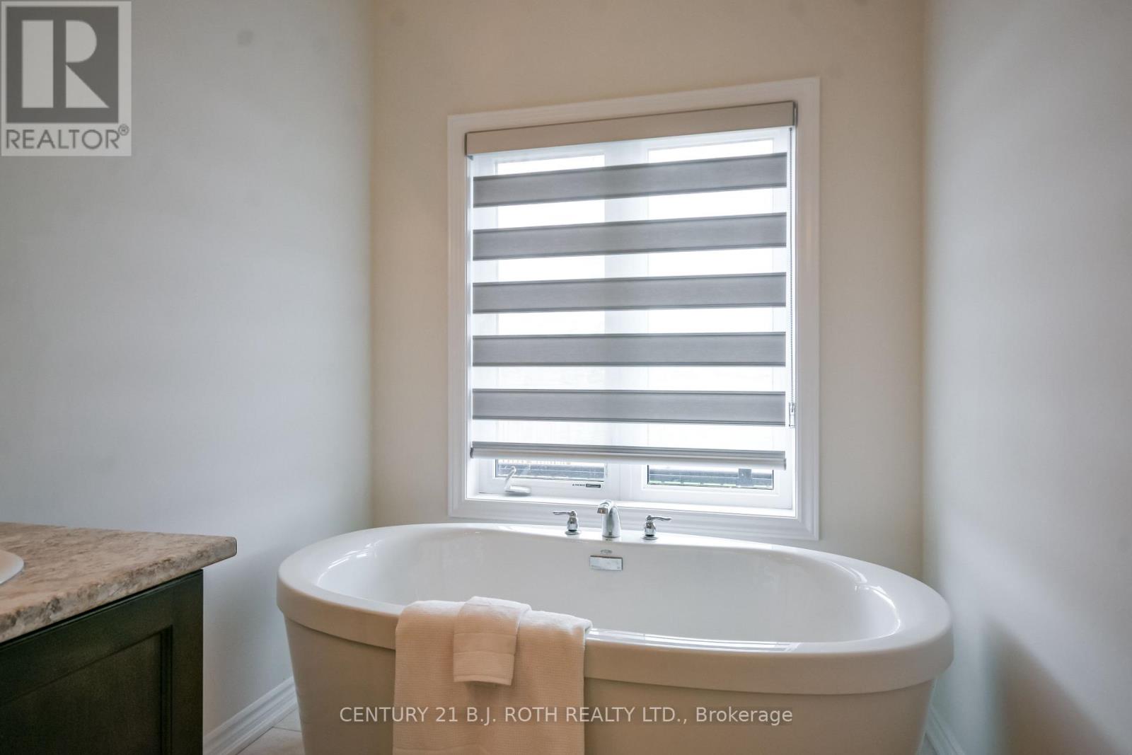 1521 BRODERICK STREET - 25