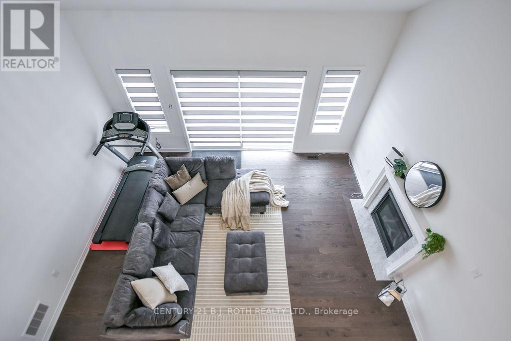 1521 BRODERICK STREET - 32