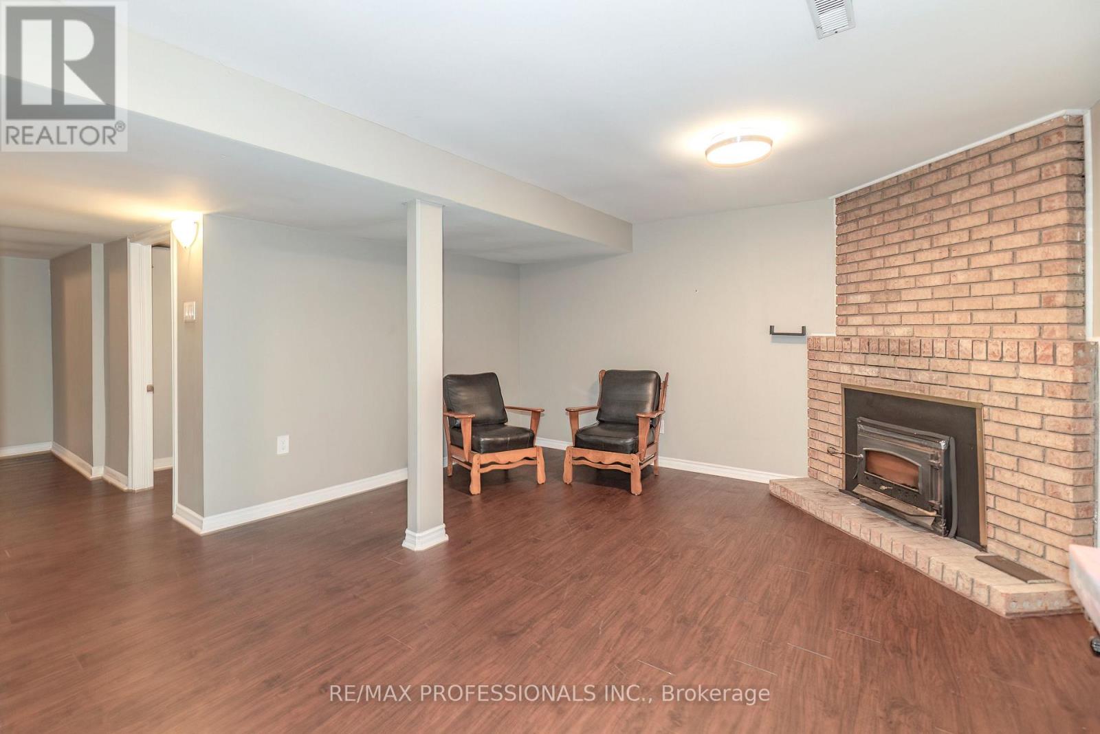 #20 1951 RATHBURN ROAD E - 23