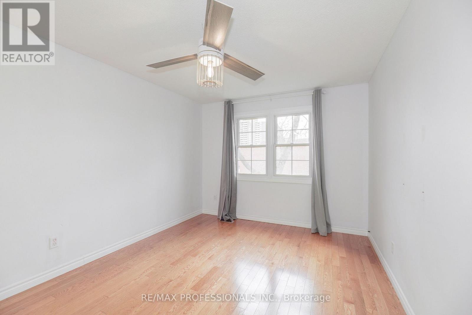 #20 1951 RATHBURN ROAD E - 14