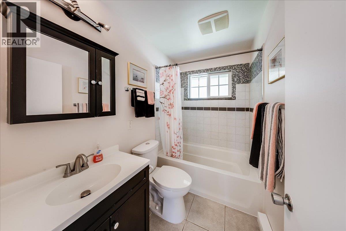 1107 Marianna Crescent, Trail