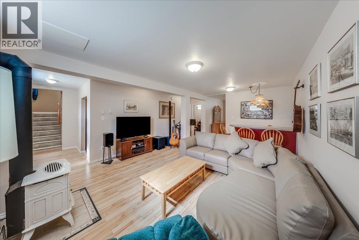 1107 Marianna Crescent, Trail