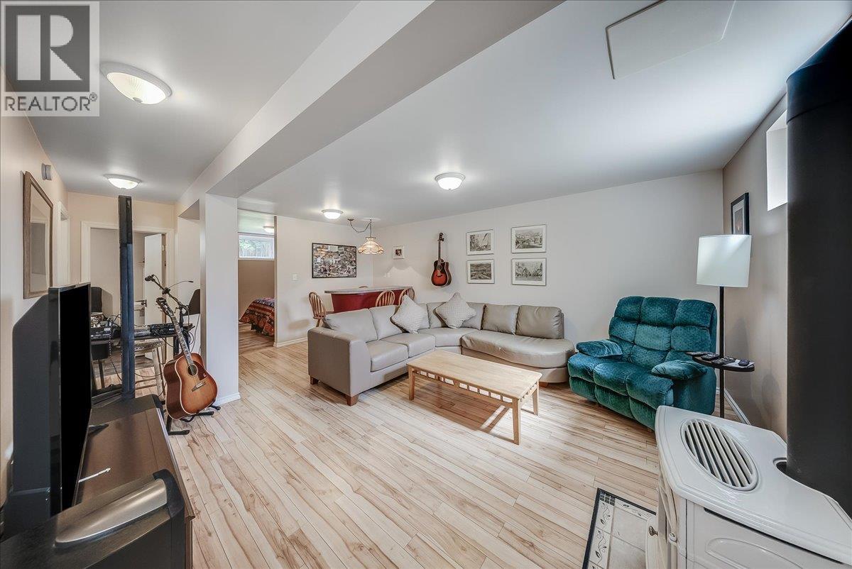 1107 Marianna Crescent, Trail