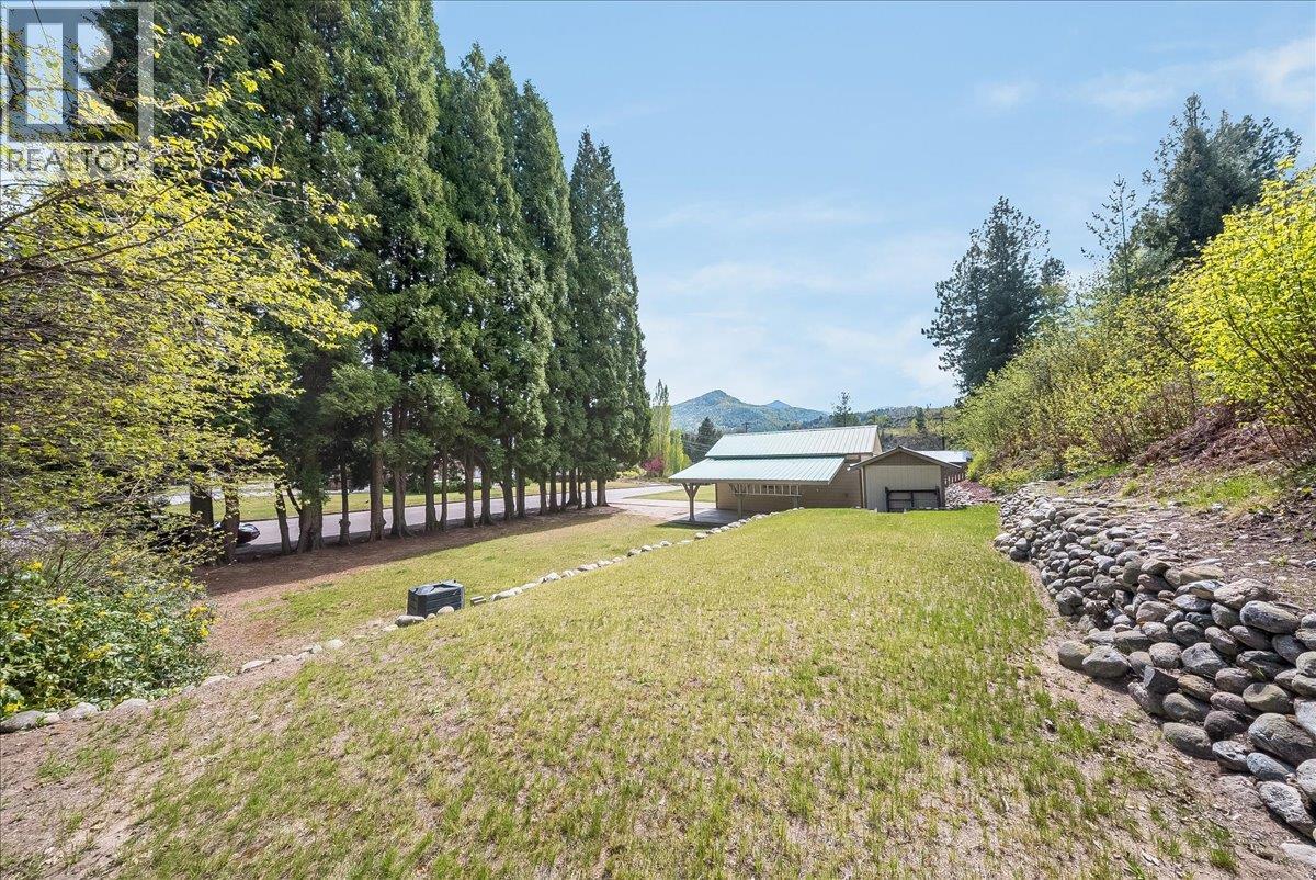 1107 Marianna Crescent, Trail