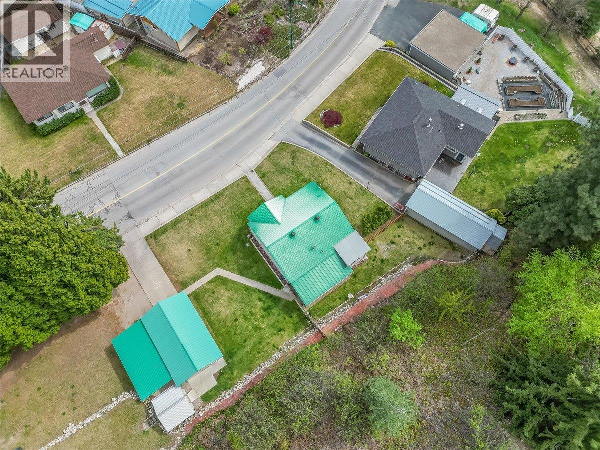 1107 Marianna Crescent, Trail