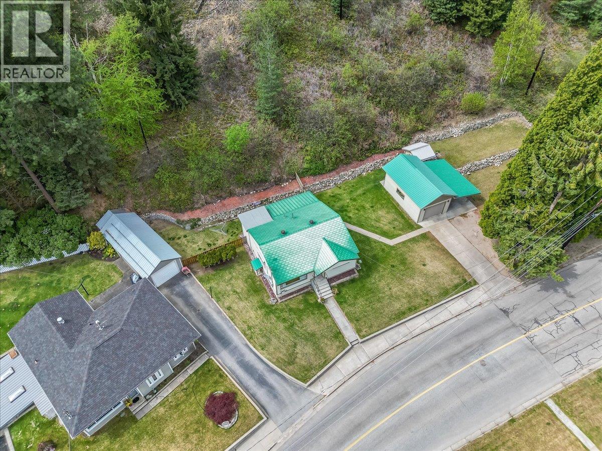 1107 Marianna Crescent, Trail