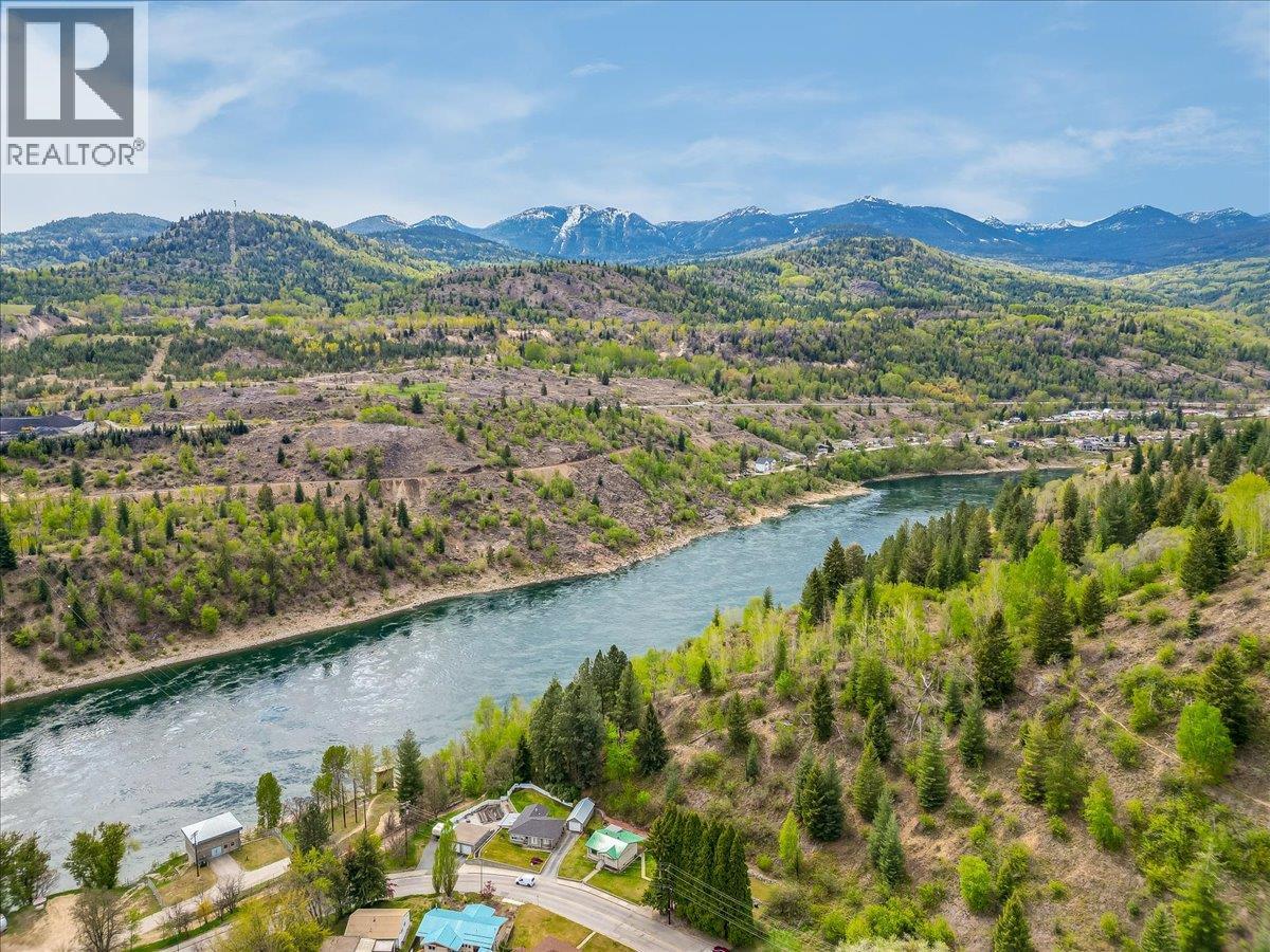 1107 Marianna Crescent, Trail
