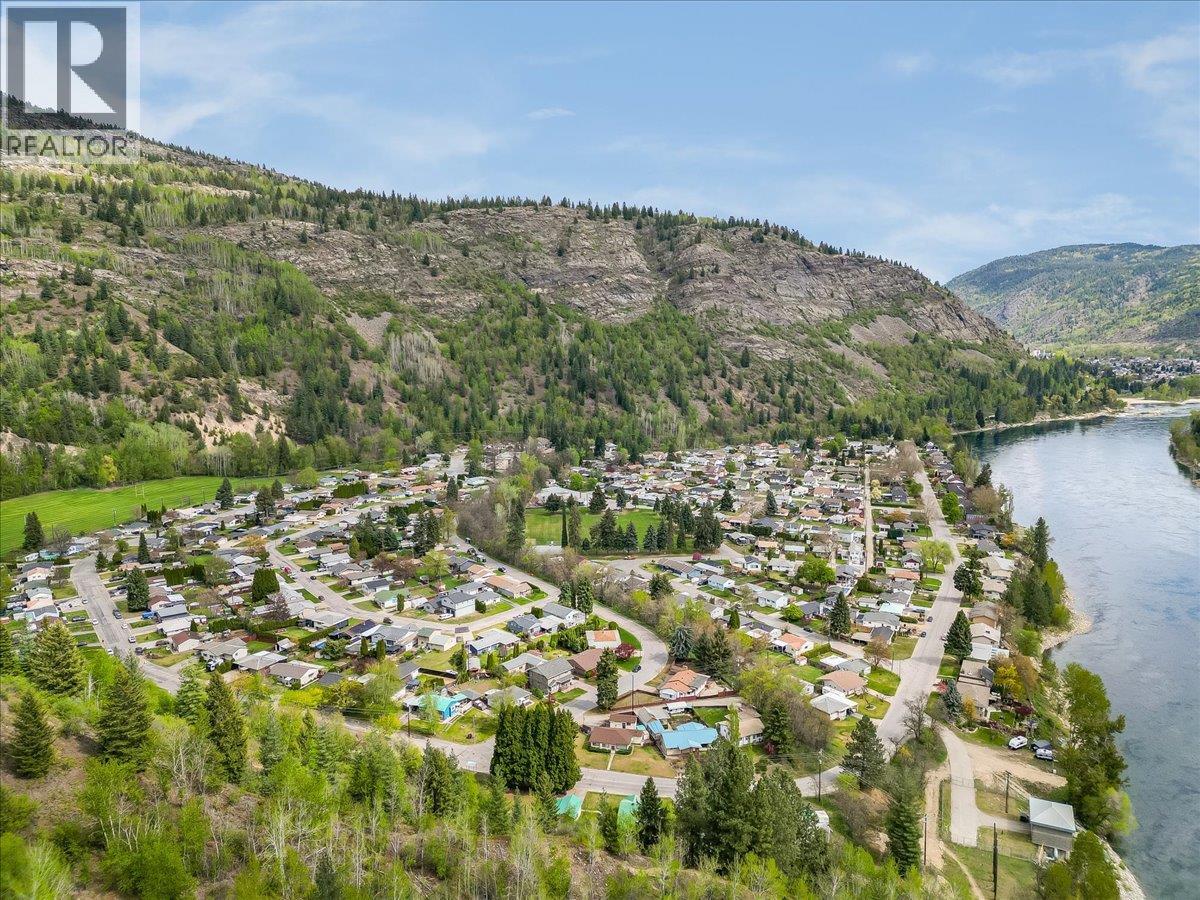 1107 Marianna Crescent, Trail