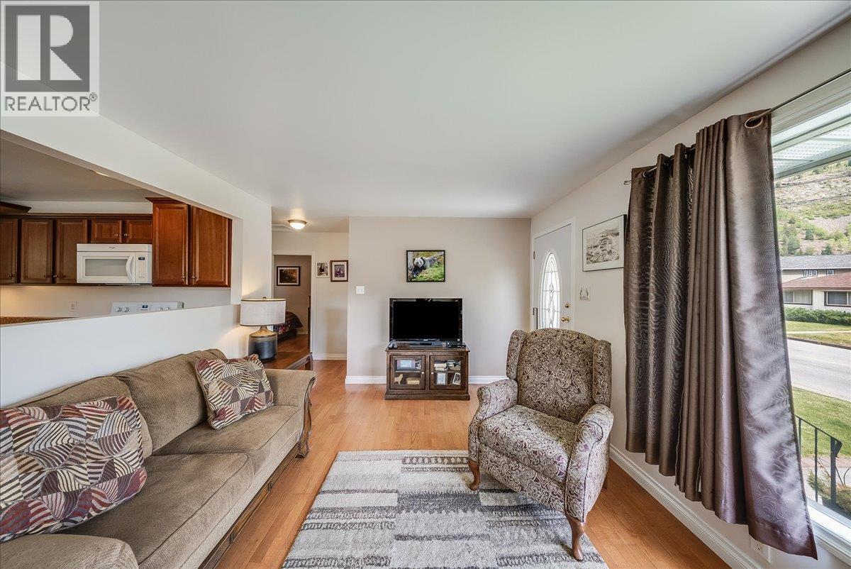 1107 Marianna Crescent - 8