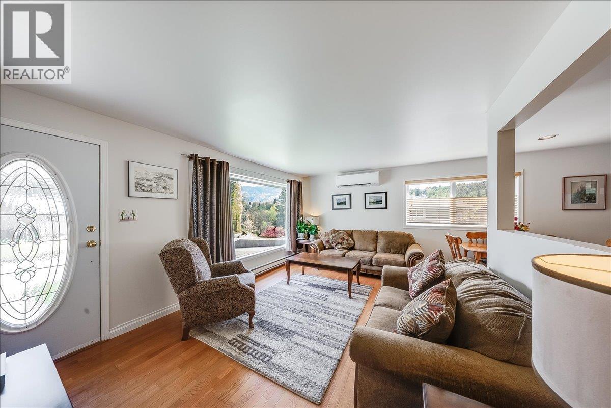 1107 Marianna Crescent, Trail