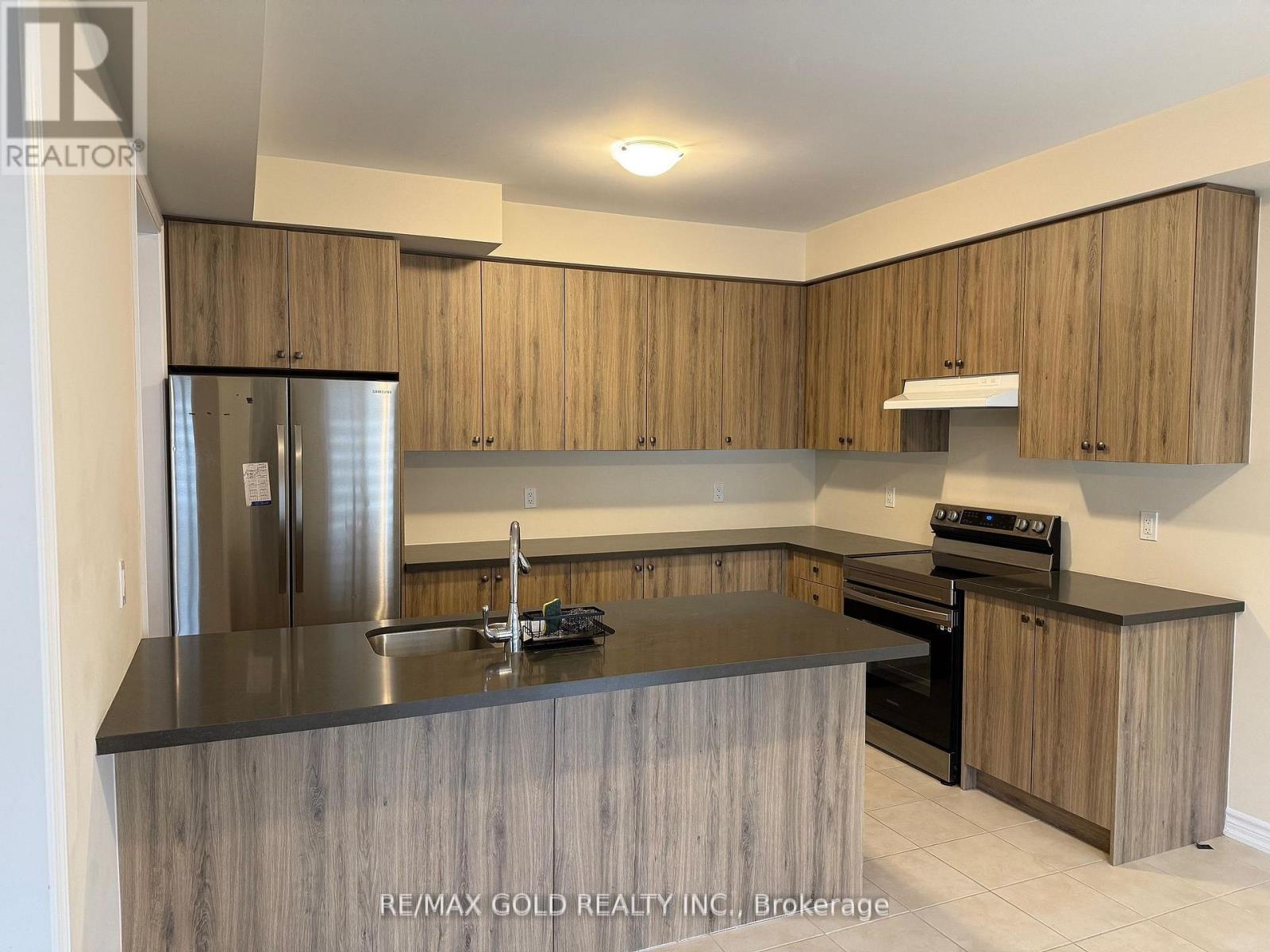 206 RONALD GUSCOTT STREET - 3