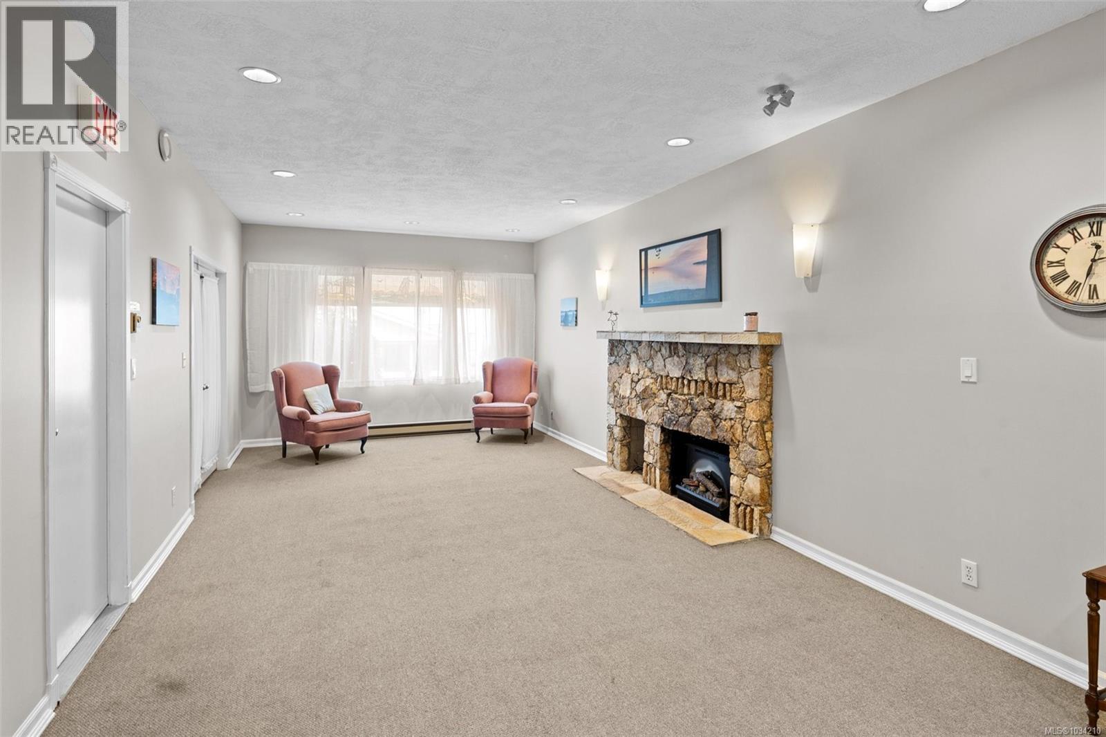 209 5110 Cordova Bay Road, Saanich