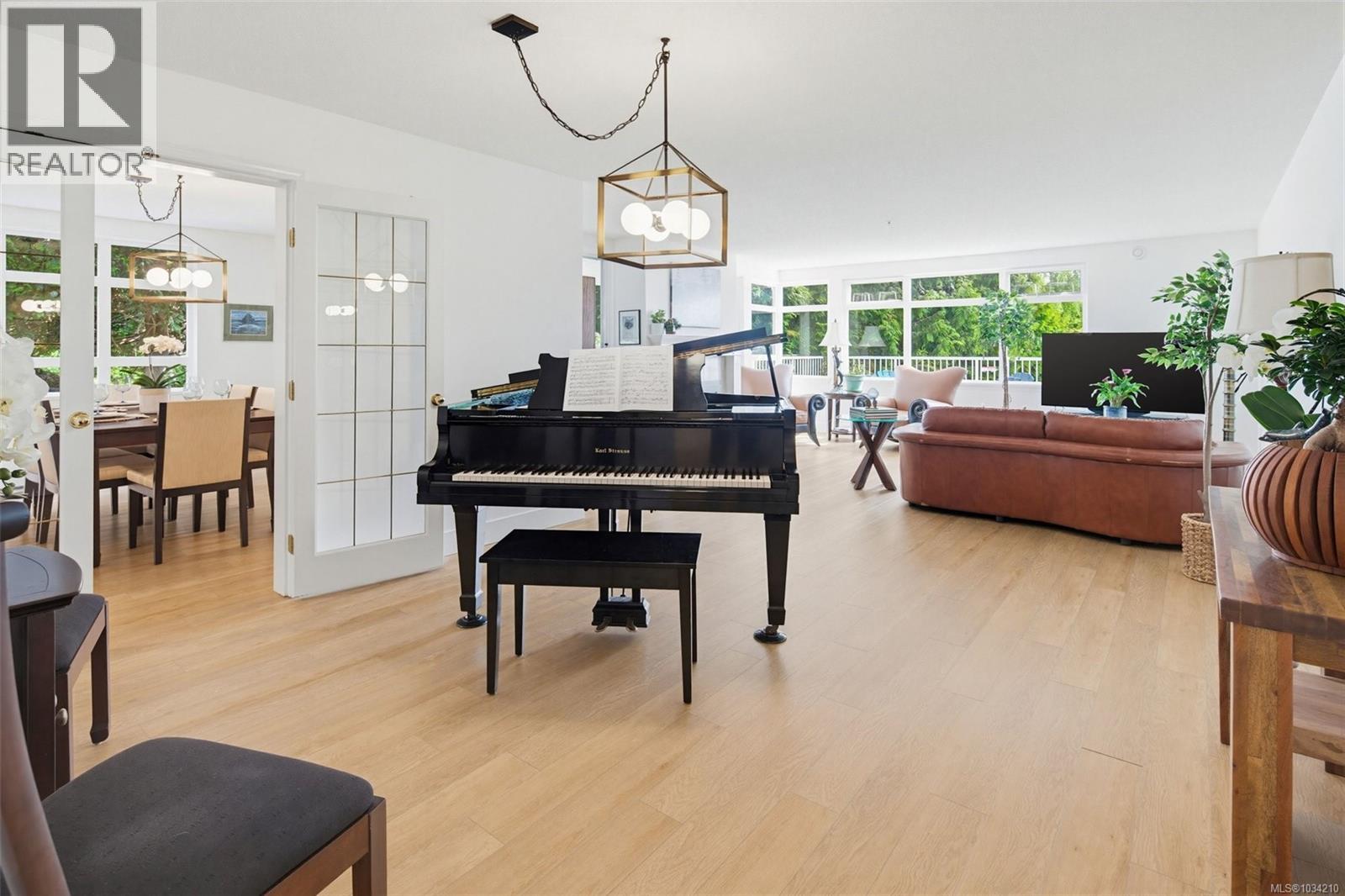 209 5110 Cordova Bay Road, Saanich