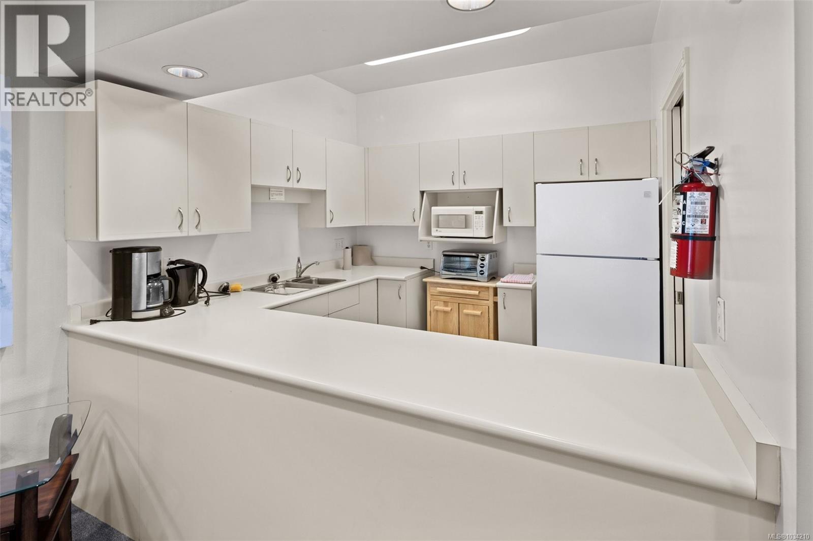209 5110 Cordova Bay Road, Saanich