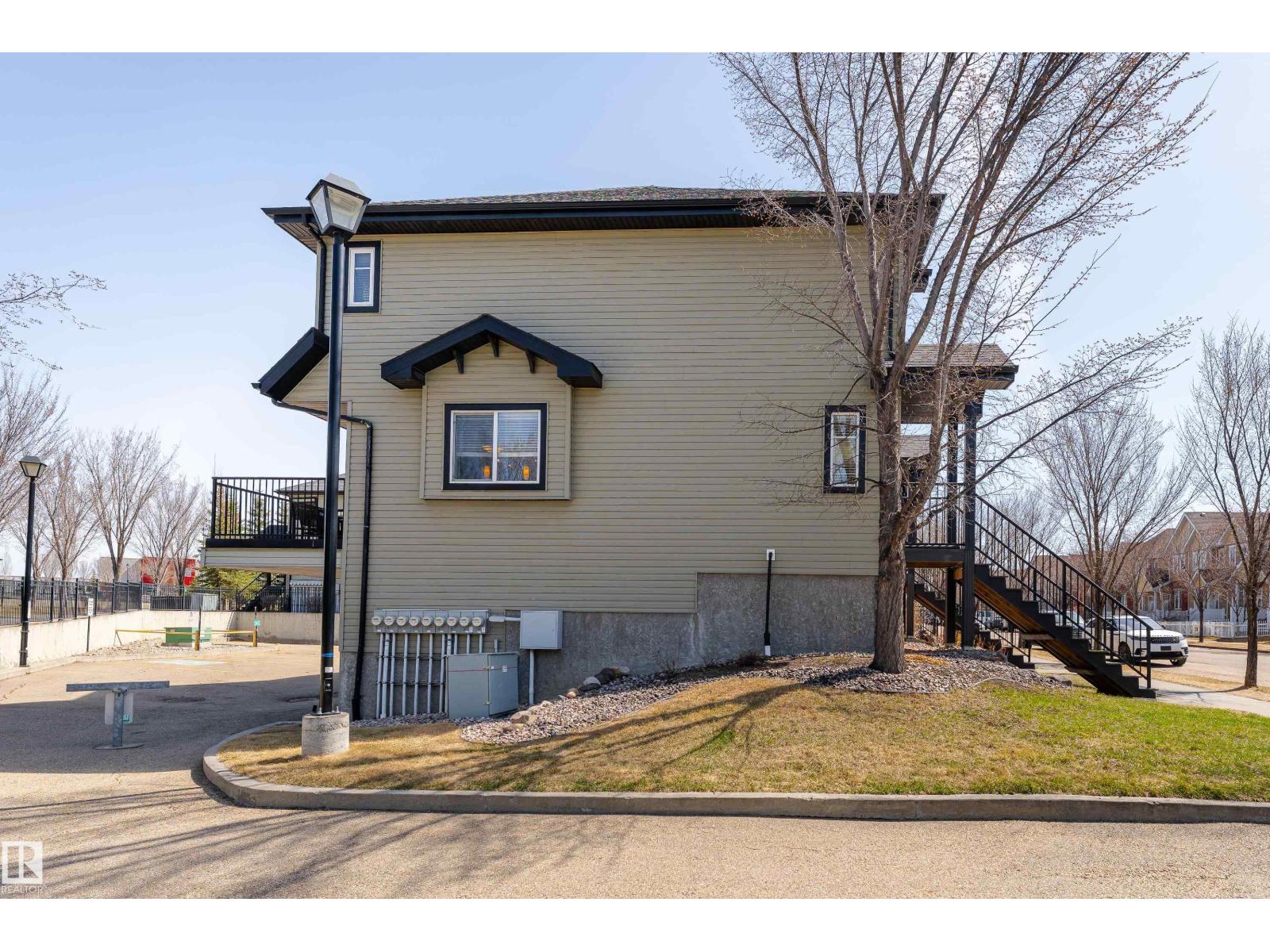 #17 5260 TERWILLEGAR BV NW - 33
