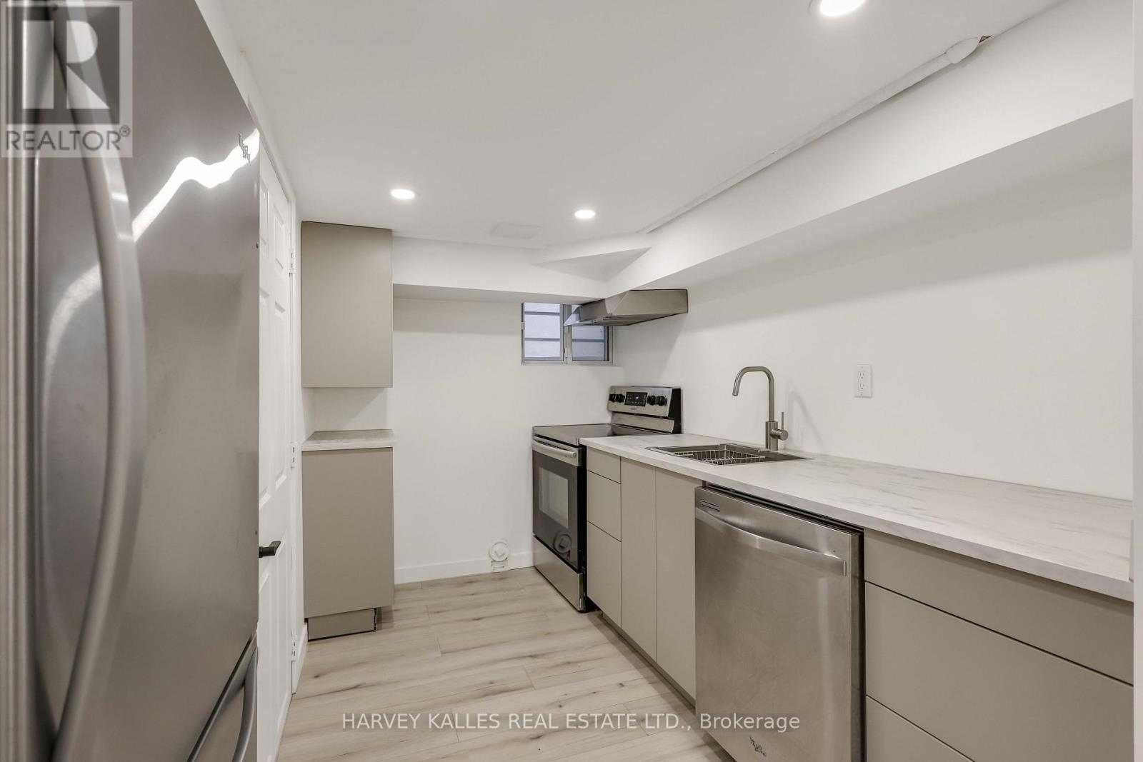 204 BROOKE AVENUE - 45