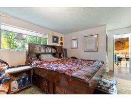 19426 63a Avenue, Surrey, BC V3S7L6 Photo 9