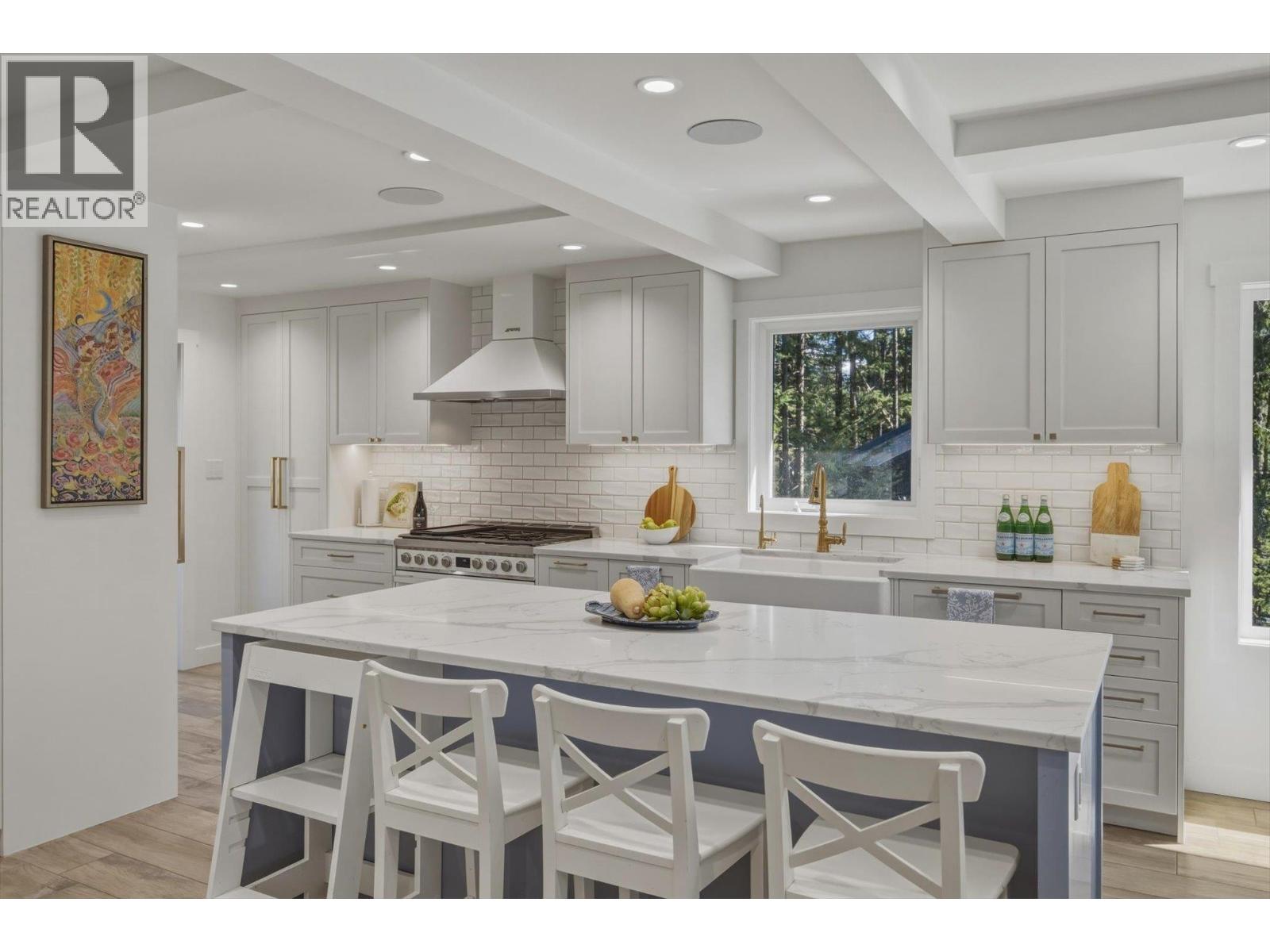 8353 RAINBOW DRIVE, Whistler
