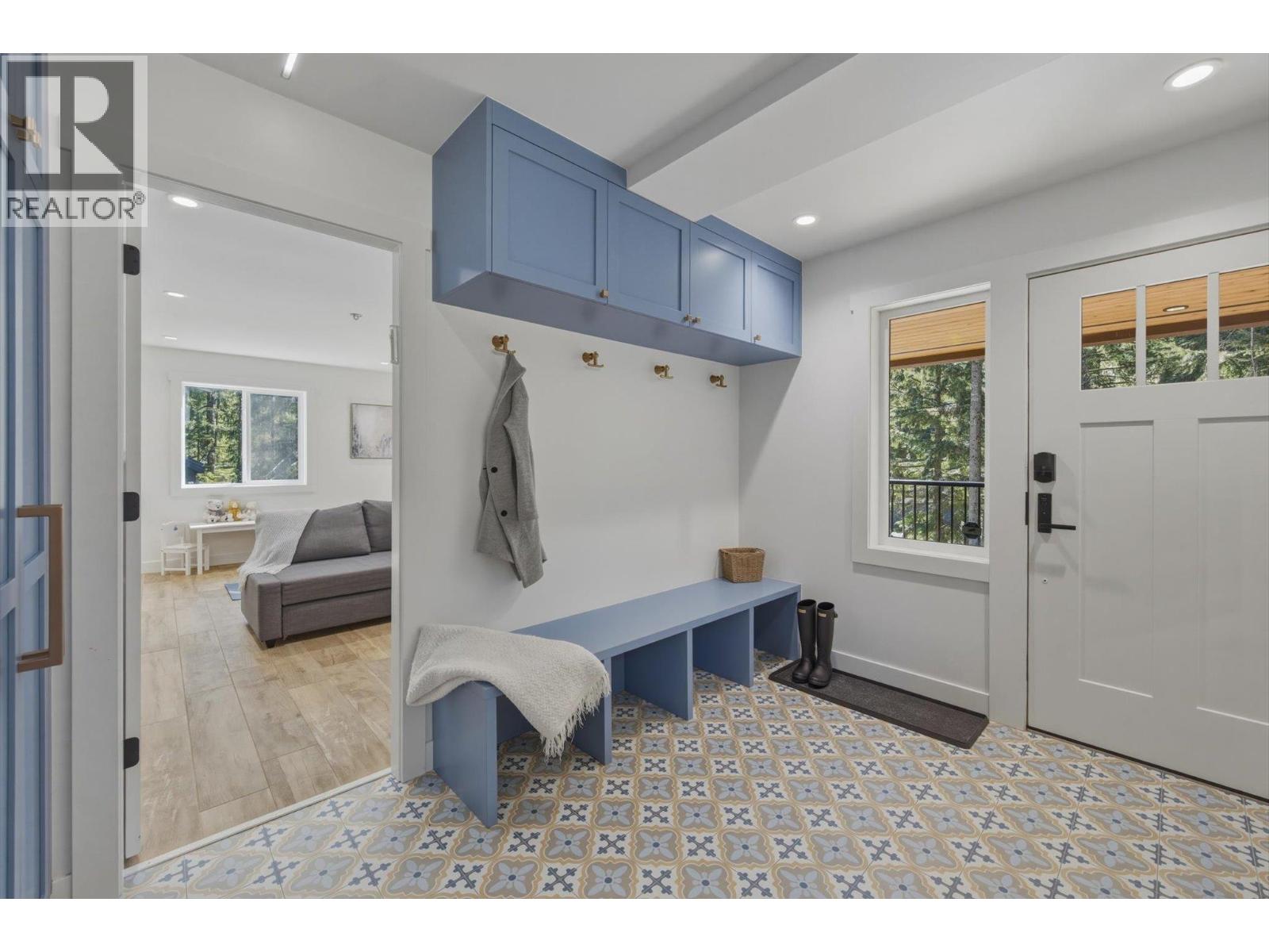 8353 RAINBOW DRIVE, Whistler