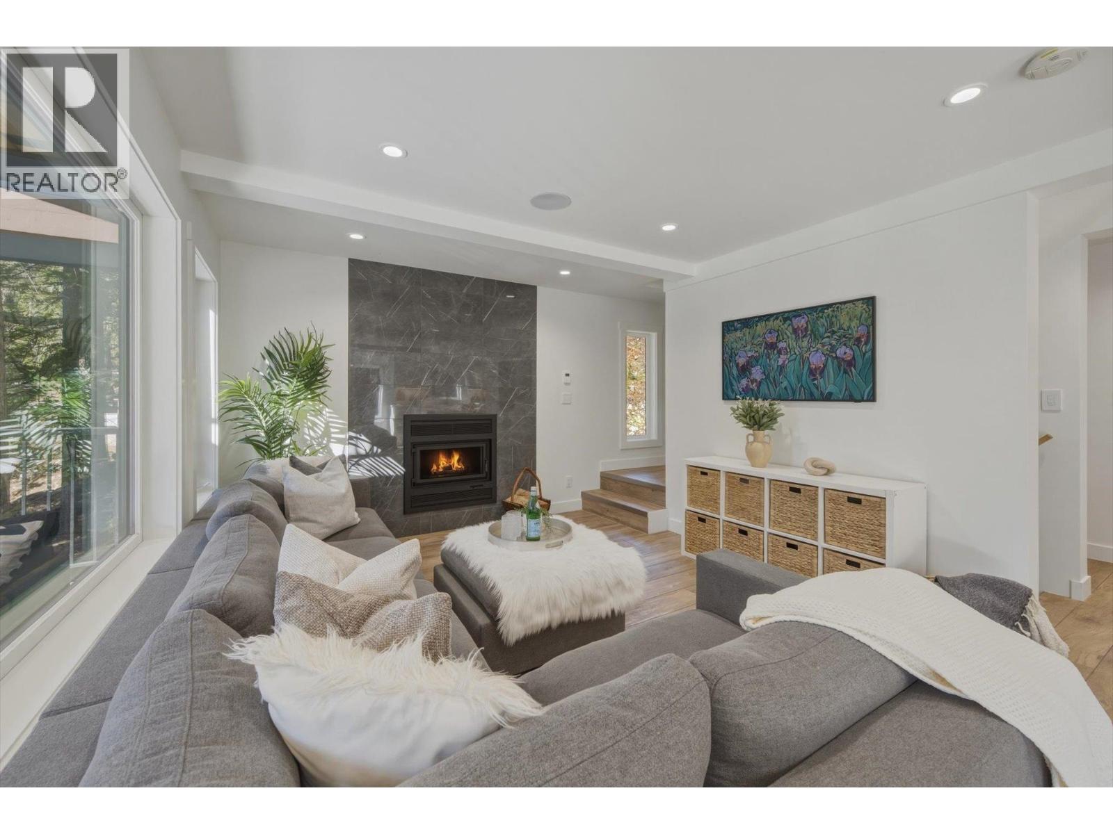 8353 RAINBOW DRIVE, Whistler