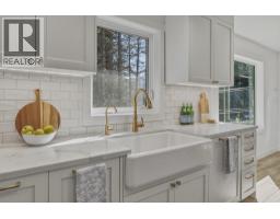 8353 Rainbow Drive, Whistler, BC V8E0G1 Photo 15