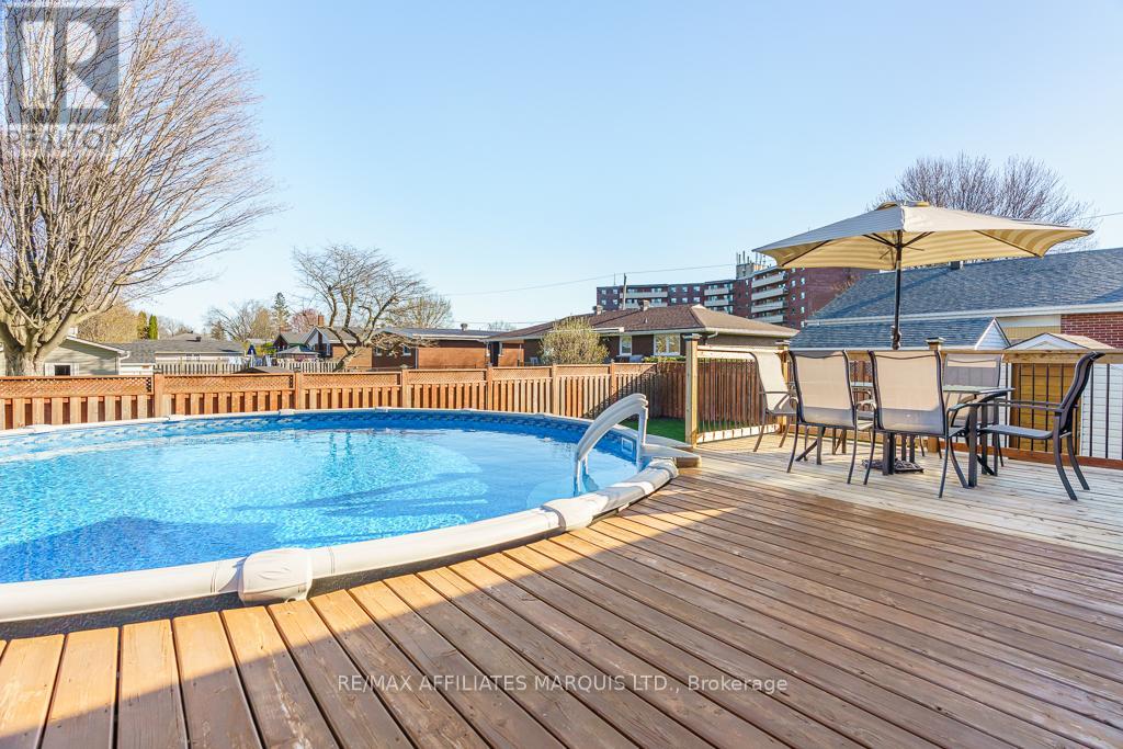 Pool deck with dining area