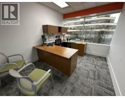 230 171 W 171 West Esplanade Avenue, North Vancouver, BC V7M3G7 Photo 8