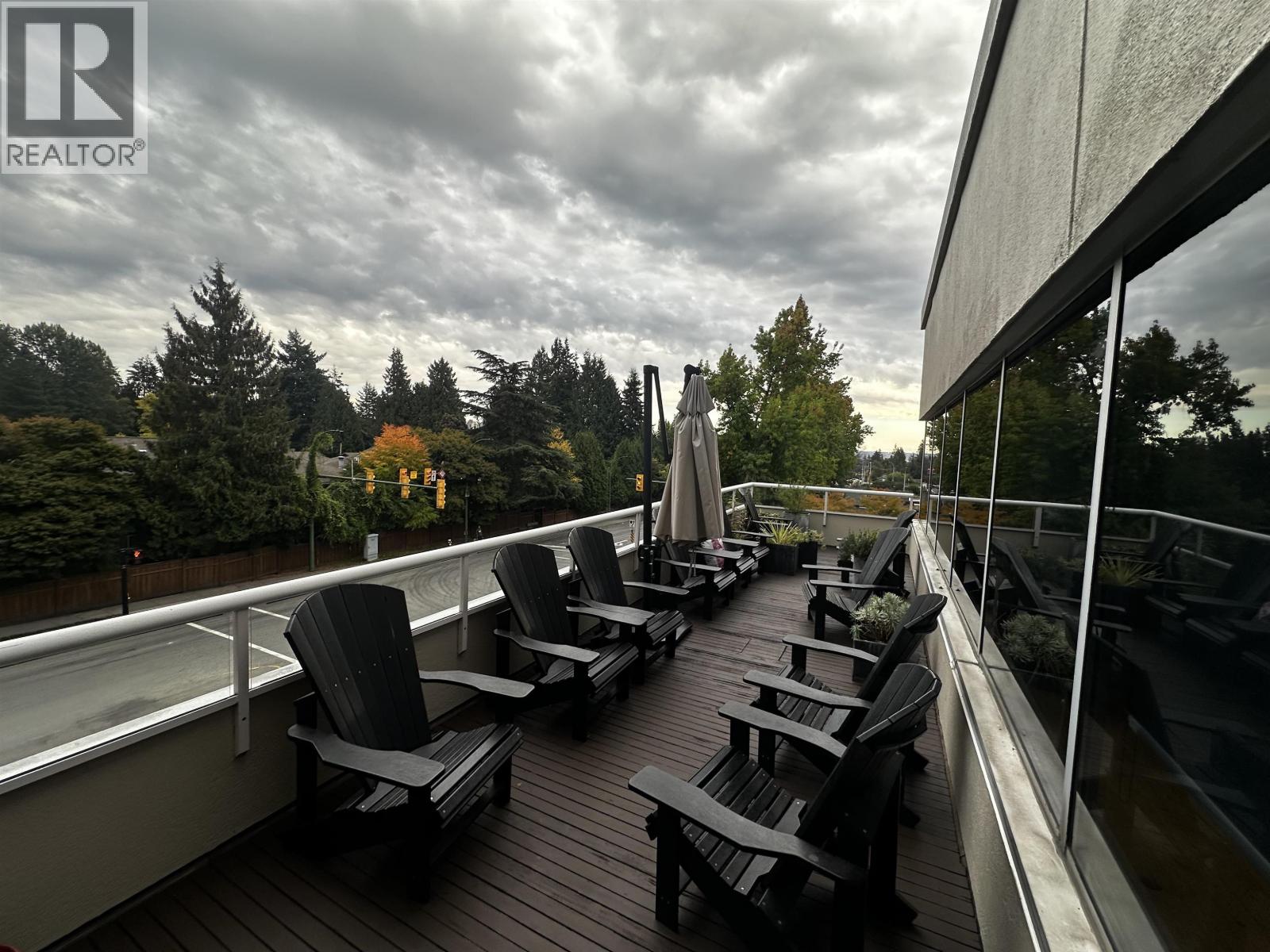 301 2609 WESTVIEW DRIVE, North Vancouver — photo 2