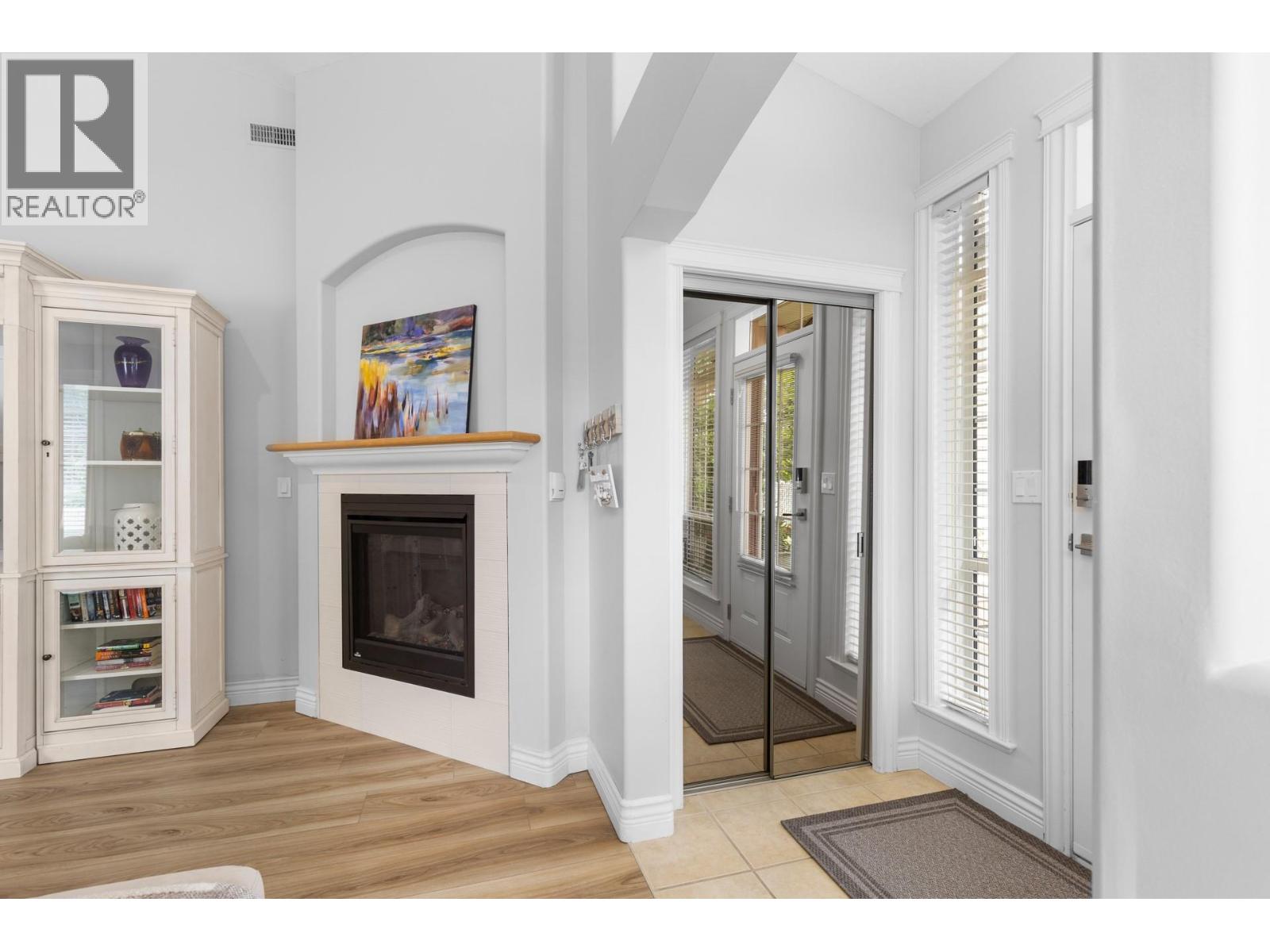 #A 4032A Lake Avenue - 12