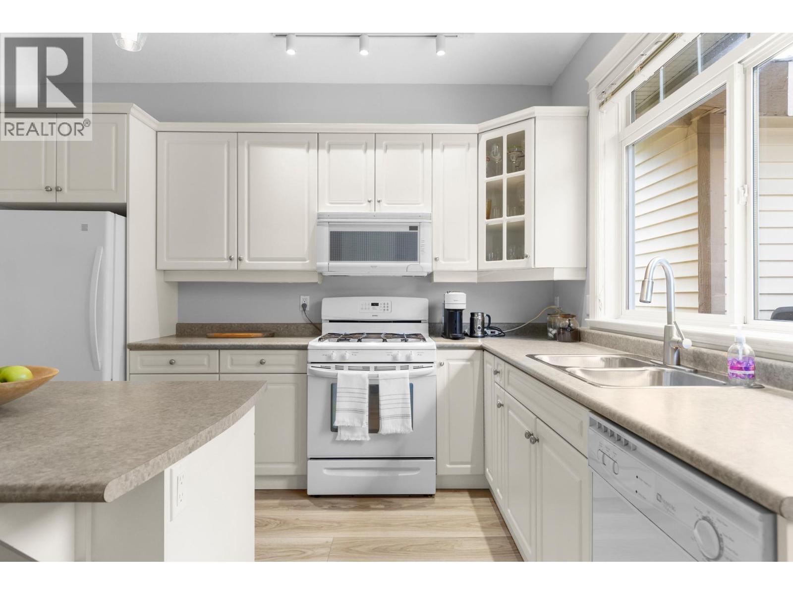 4032A Lake Avenue Unit# A, Peachland