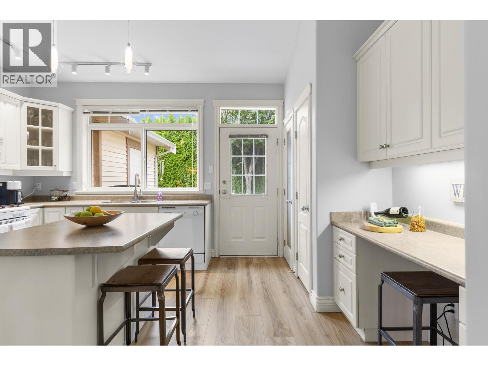 4032A Lake Avenue Unit# A, Peachland
