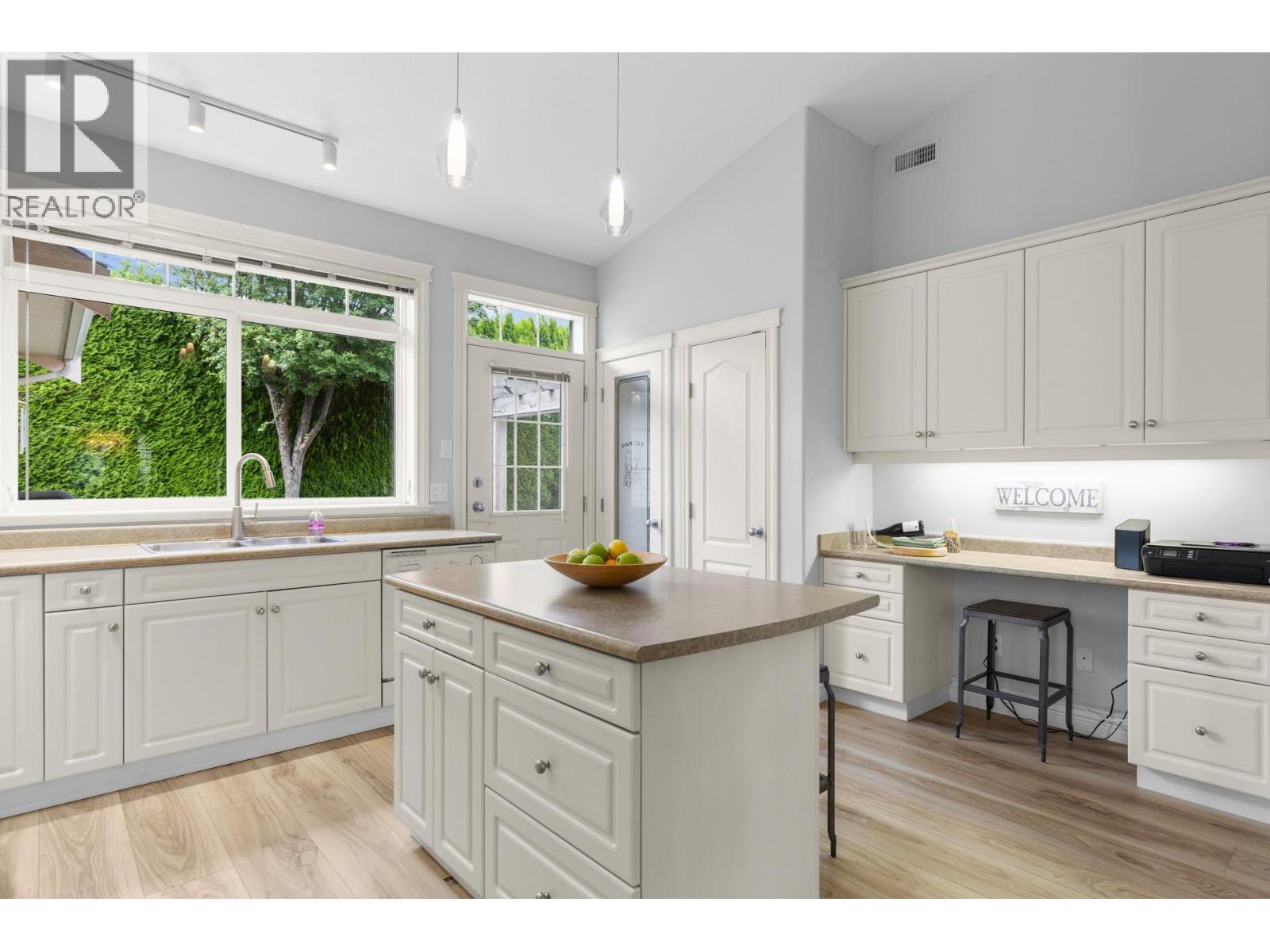 4032A Lake Avenue Unit# A, Peachland
