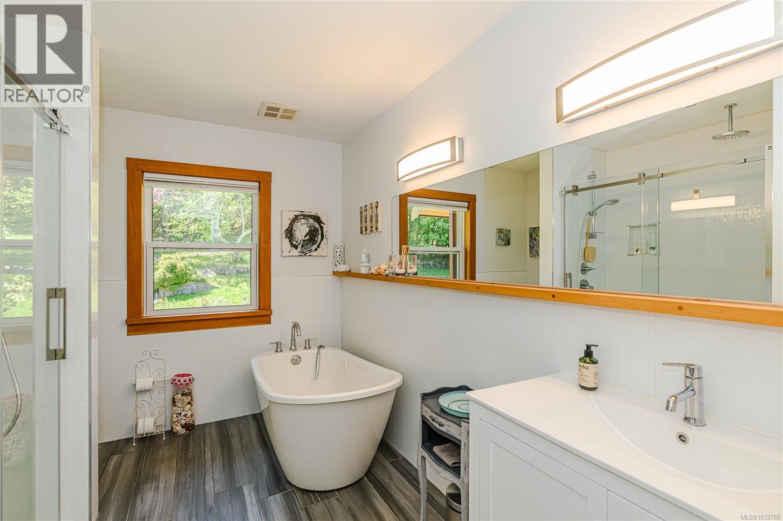  186 Arnell Way, Salt Spring