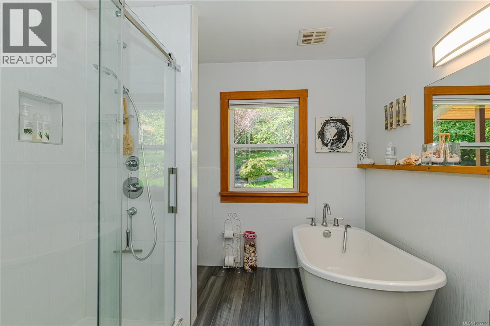  186 Arnell Way, Salt Spring