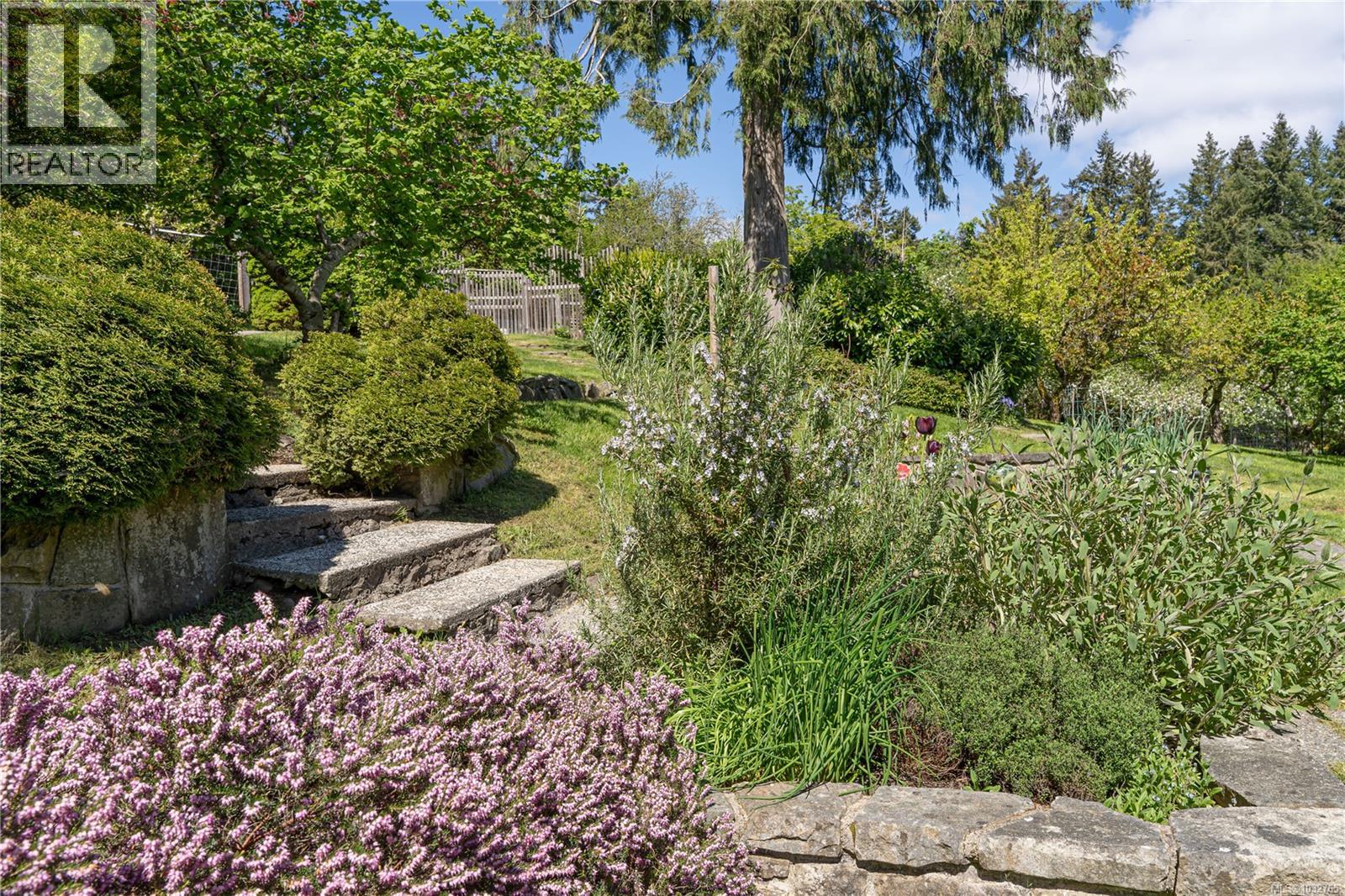  186 Arnell Way, Salt Spring