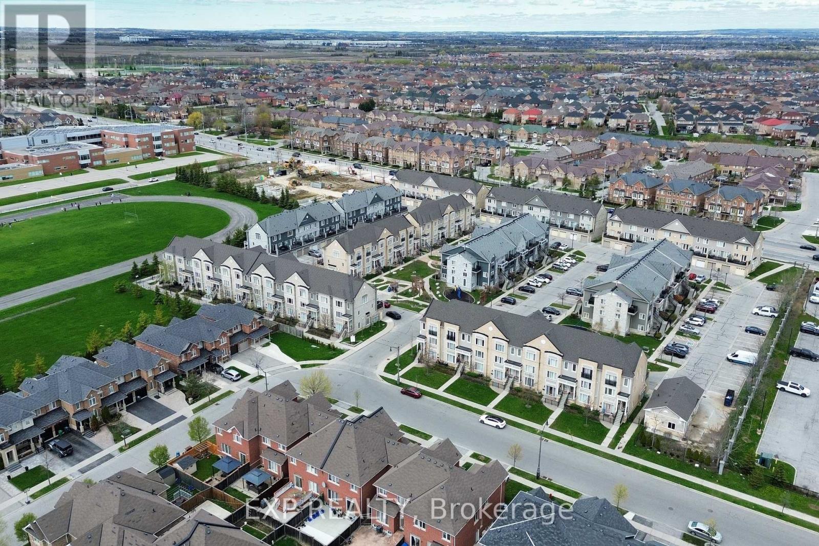 #32 60 FAIRWOOD CIRCLE - 3