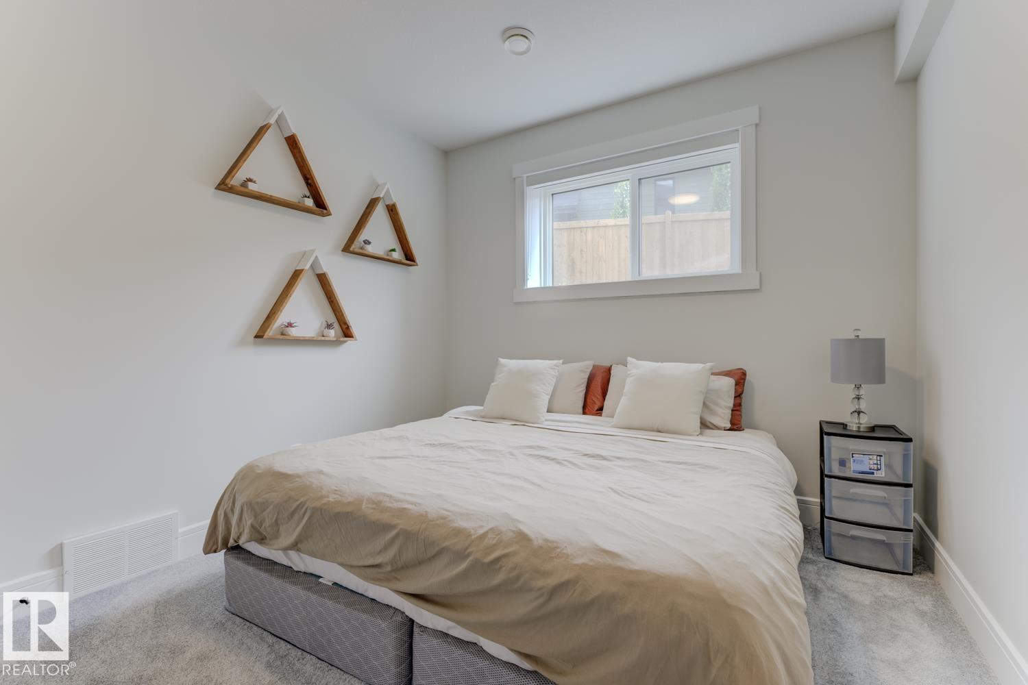 20484 128 AV NW, Edmonton