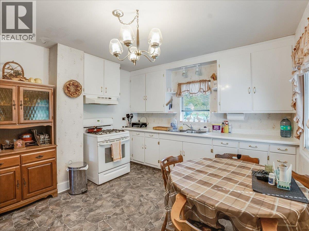 401 Lakeview Street - 21