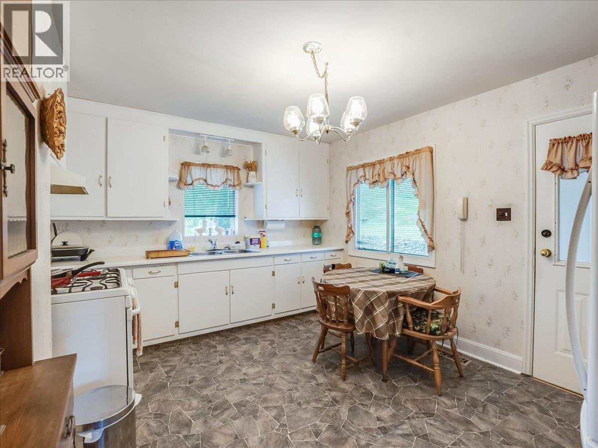 401 Lakeview Street - 22