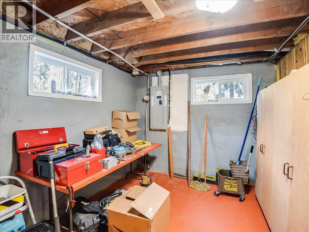 401 Lakeview Street - 34