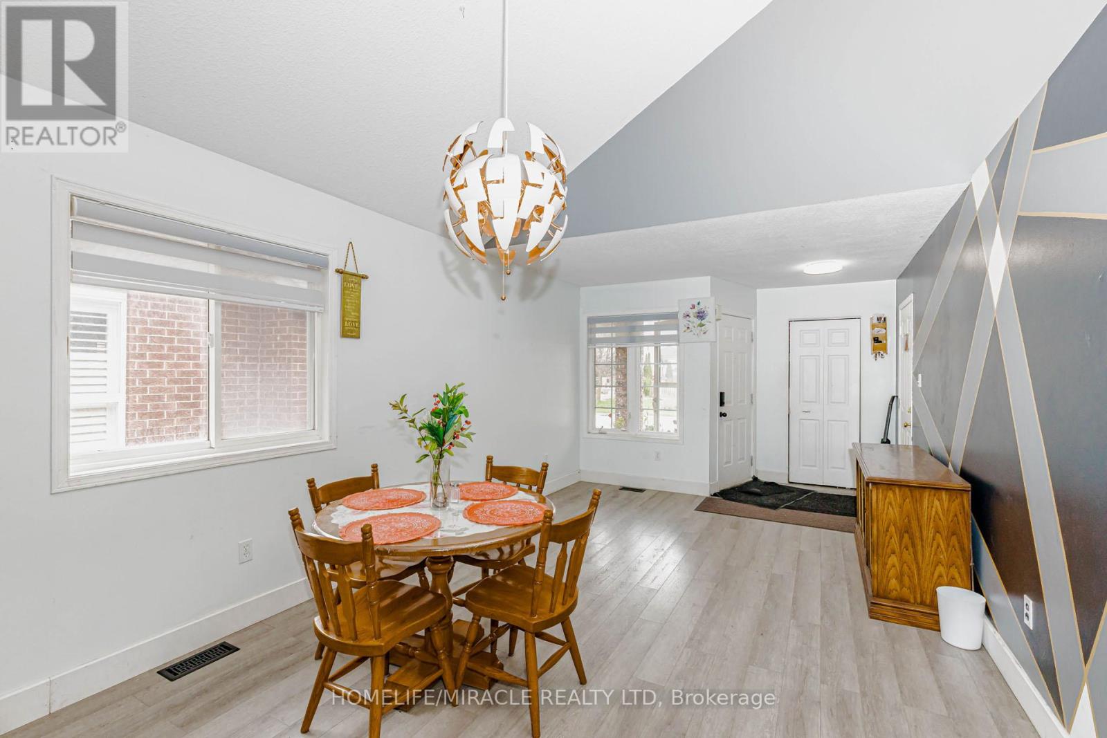 125 HAWKINS DRIVE - 11
