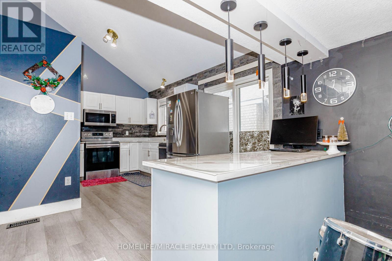 125 HAWKINS DRIVE - 12