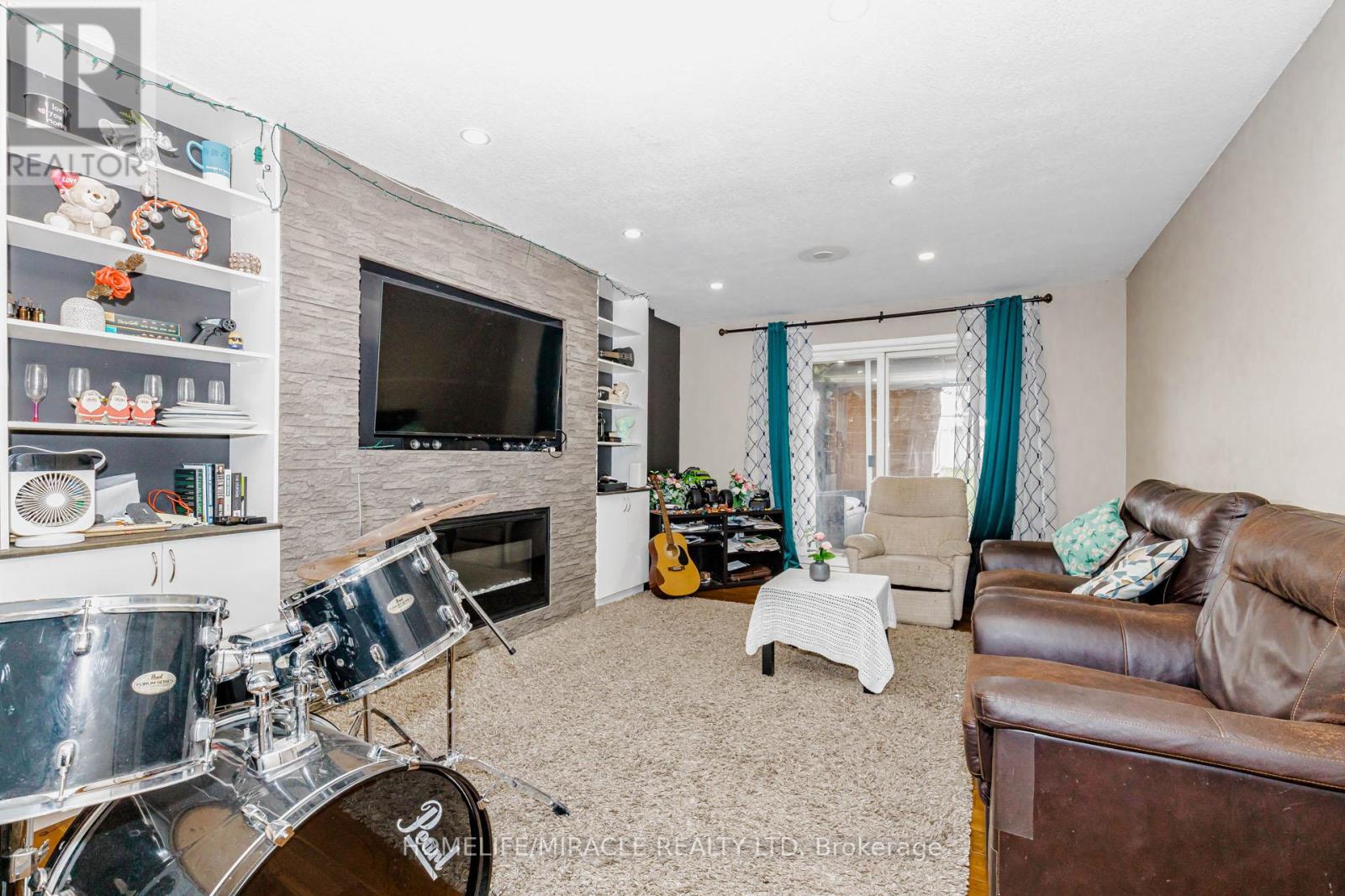 125 HAWKINS DRIVE - 19