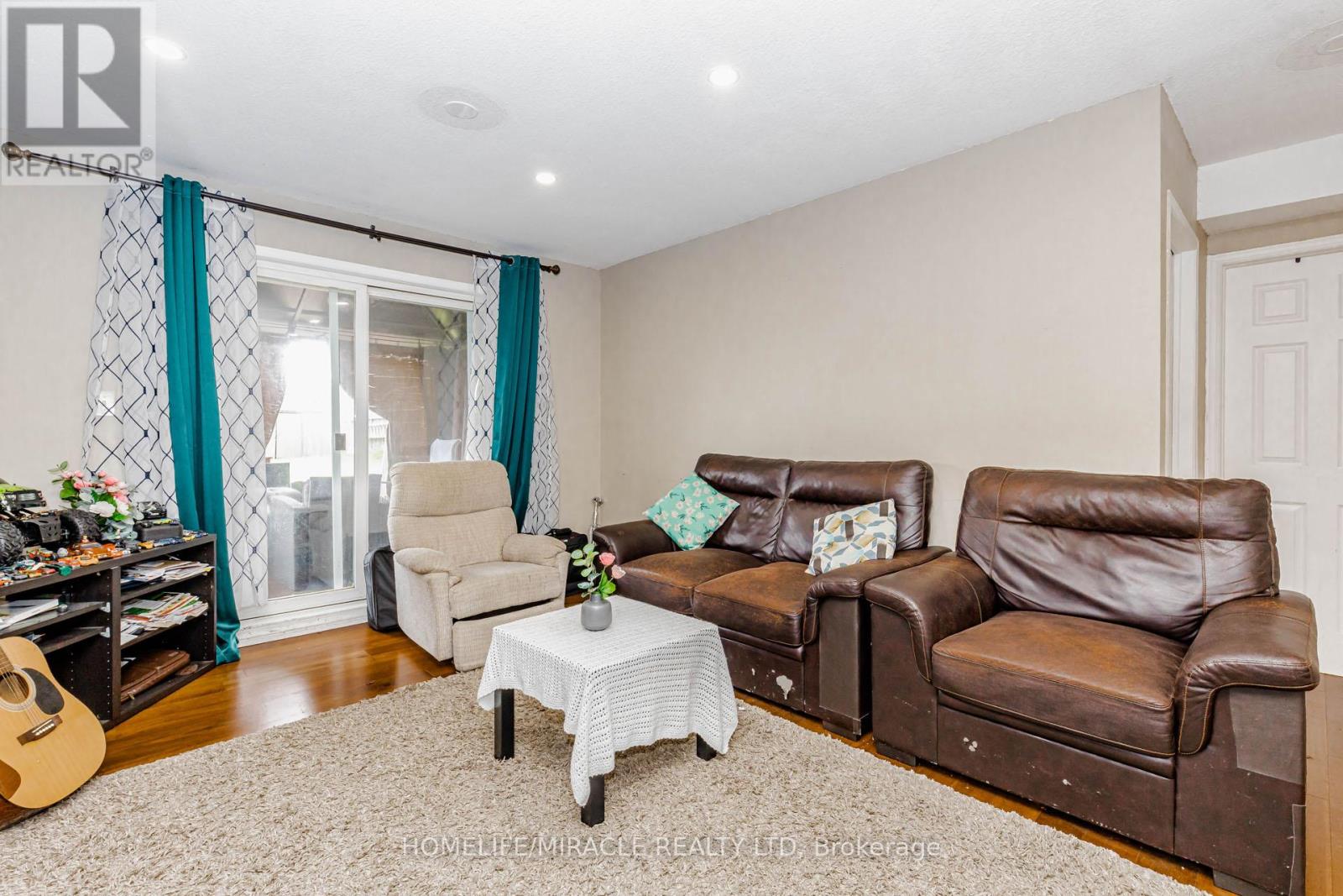 125 HAWKINS DRIVE - 21