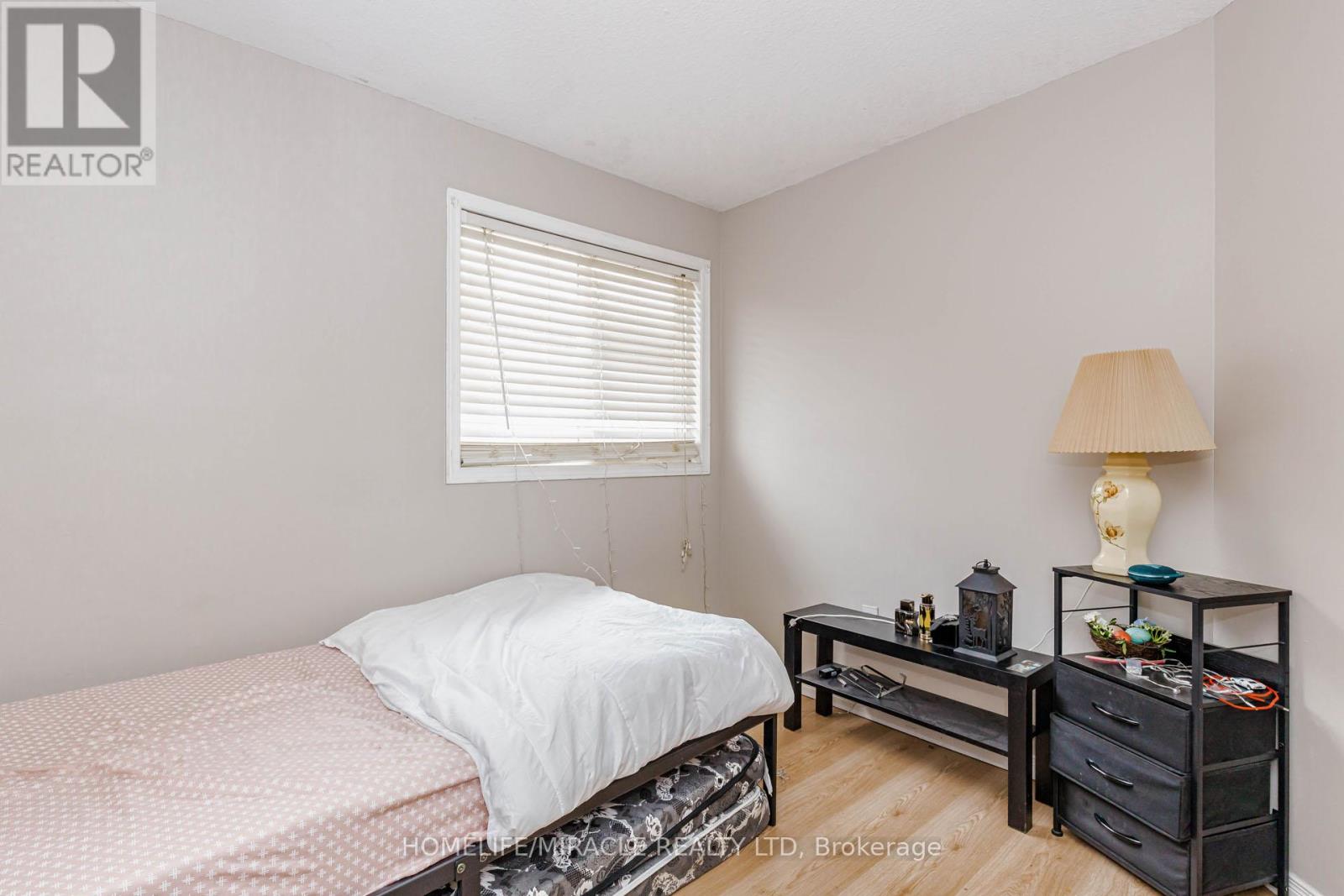 125 HAWKINS DRIVE - 32