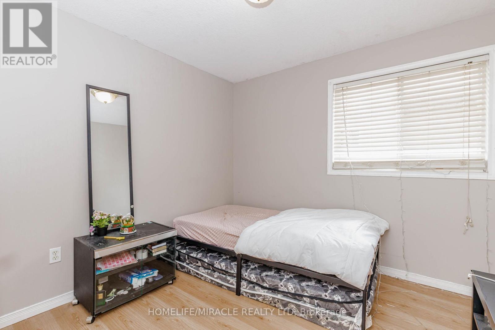 125 HAWKINS DRIVE - 34