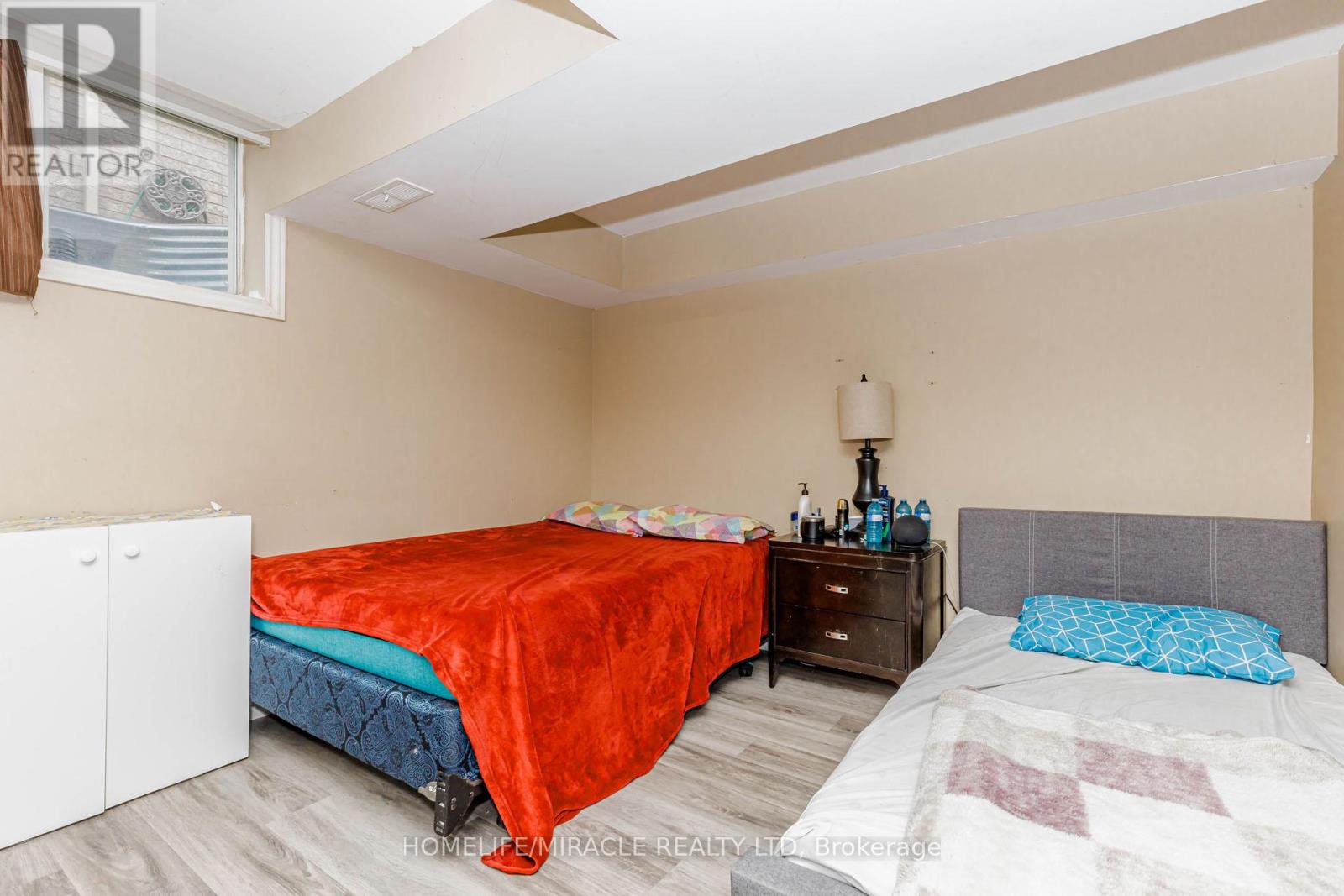 125 HAWKINS DRIVE - 40