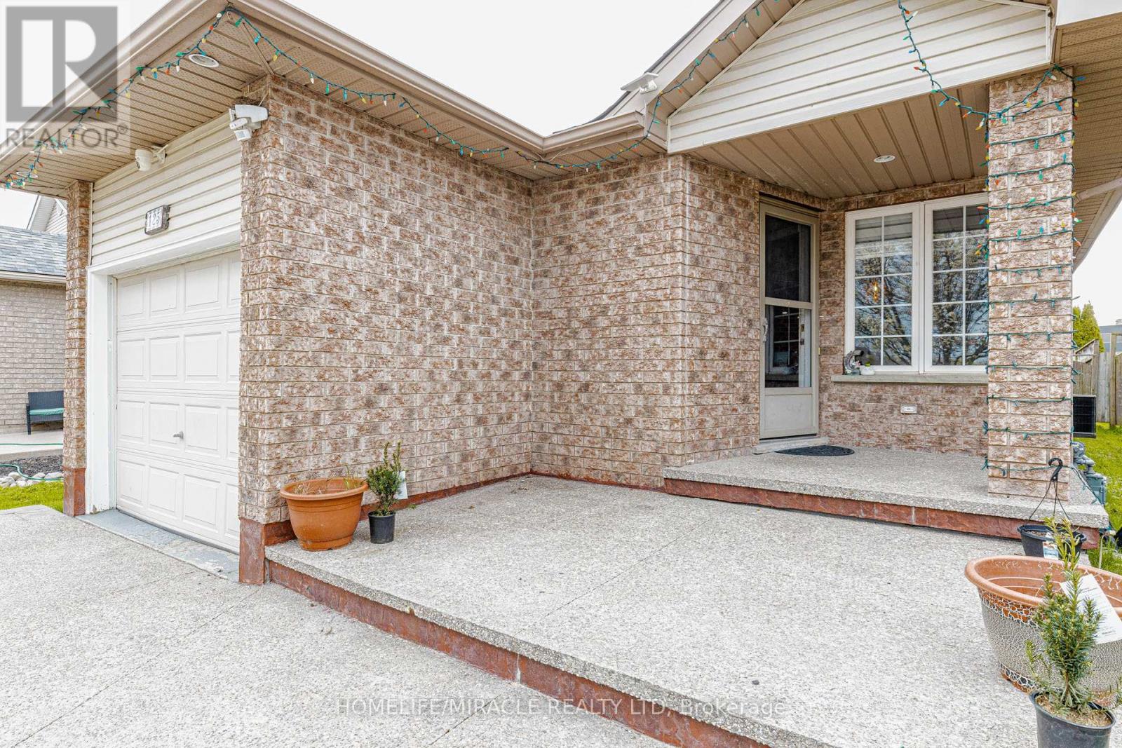 125 HAWKINS DRIVE - 6